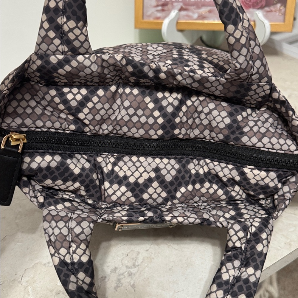 Marc Jacobs Black and Cream Snake pattern Quilted Nylon Shoulder Bag EUC - Picture 3 of 6
